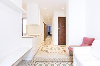 Pis  Calle serranos. En la seu, tres habitaciones, dos baños, balcon