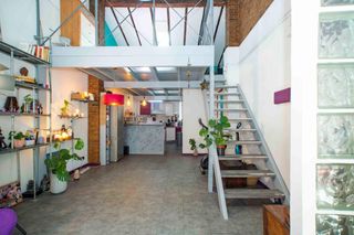 Etagenwohnung  Calle centelles los. Tipo loft con buhardilla en ruzafa valencia  4ª planta muy lumin