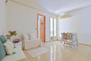 Etagenwohnung  Calle granada. Junto a ruzafa  3 habitaciones con balcón amplio y excelente con