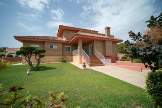Chalet  Rio turia. Chalet independiente en calicanto, avenida río túria  6 habitaci