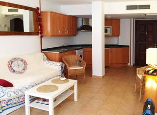 Apartament a Avinguda cala nova 59. Apartamento en 1ª línea de mar en es canar – ibiza