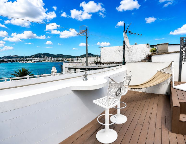 Foto dedb7cde-7390-4a6c-83d9-ff668587c5ea. Àtic a Dalt Vila-La Marina Ibiza
