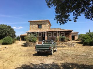 Foto a2cbda0d-136e-40a4-ba1e-3cd2632bda04. Masia amb aparcament a Terrades