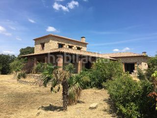 Foto de13ad21-9f17-45eb-b266-c65a57632b6e. Masia amb aparcament a Terrades
