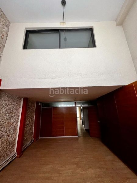 Foto 1d601570-3e7c-4cfe-982f-8a80010be7e5. Local comercial a Centre Figueres