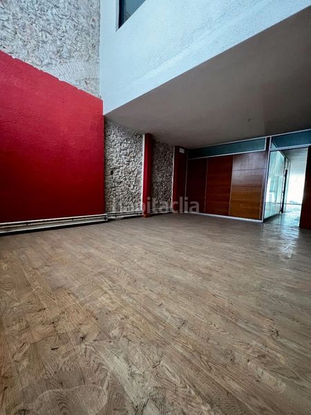 Foto 8b1b8dcd-e61b-45e9-9b88-7b3a6c583578. Local comercial a Centre Figueres