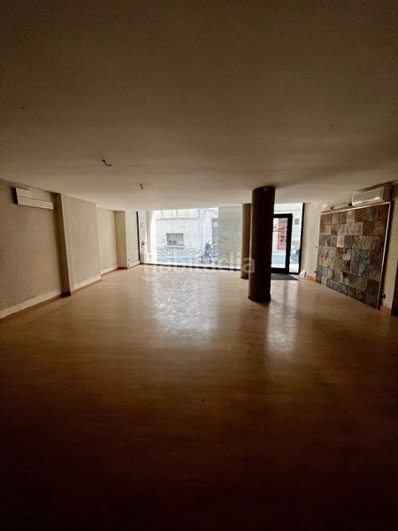 Foto a612dc69-8b49-4c2f-ba1d-2432f971f8c3. Local comercial a Centre Figueres
