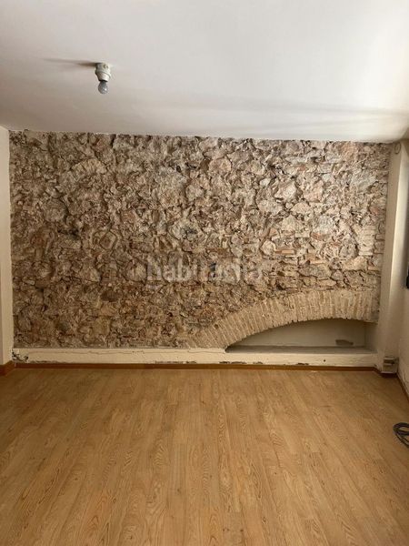 Foto a8ada5b1-ec70-4b7d-87cc-82711d995831. Local comercial a Centre Figueres