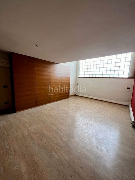 Foto d0e45242-b6ad-404c-9ce1-0614356eff28. Local comercial a Centre Figueres