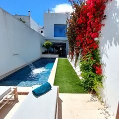 Casa en Ciutadella. Espectacular casa de diseño con oasis privado en el corazón de c