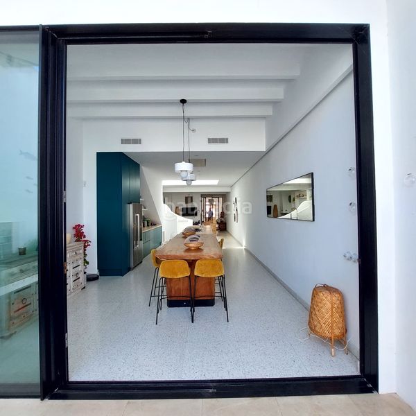 Foto c9198dca-786d-4ced-a5d1-b41ebe71b8a0. Casa amb xemeneia calefacció aparcament piscina a Ciutadella de Menorca