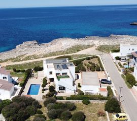Chalet en Cala Blanca. Espectacular chalet en primera línea