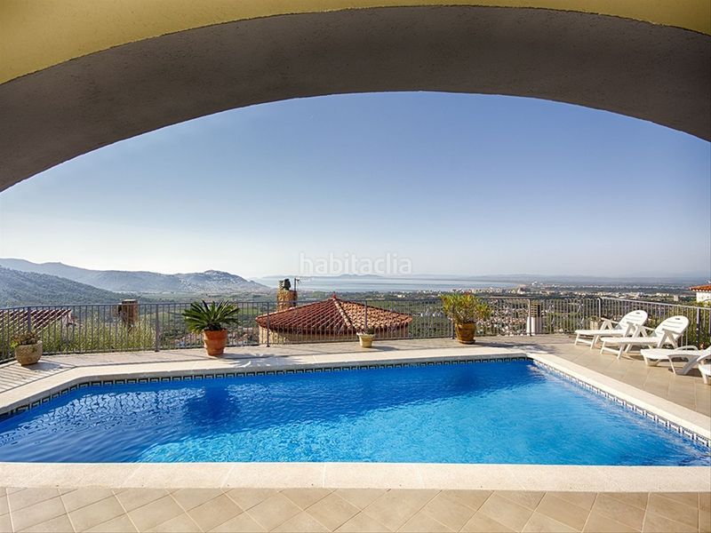 Foto 67665967-2011-407f-a87d-c69653a37984. Casa amb calefacció aparcament piscina a Nord Roses