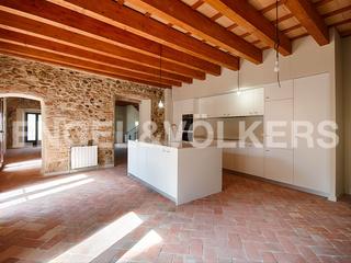 Casa a Peralada. Casa  totalmente reformada
