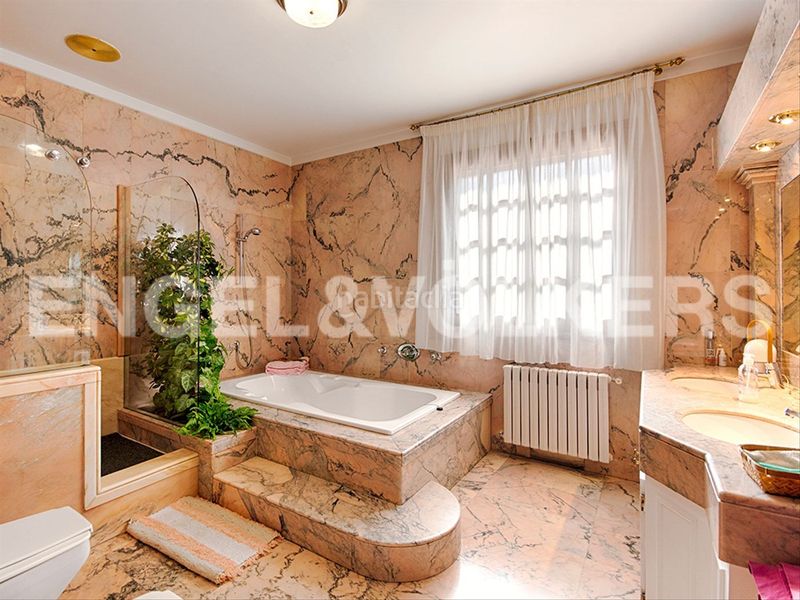 Foto e880c6af-6758-4d14-b4fd-c6c68e24ae23. Casa adossada amb calefacció aparcament piscina a Figueres