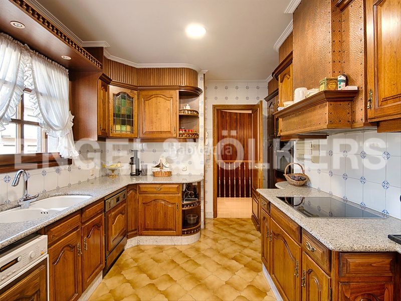 Foto ec0275ec-7620-47a9-8855-a214070a0fa8. Casa adossada amb calefacció aparcament piscina a Figueres