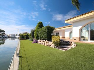 Haus in Santa Margarida. Excelente propiedad con jardín y piscina en santa margarita