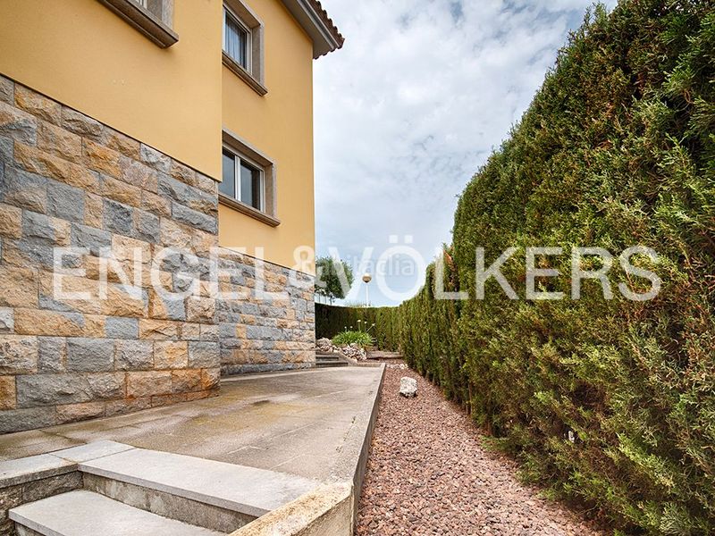 Foto 49151c1b-0be5-45c3-90d6-d20b41fc577e. Casa amb xemeneia calefacció aparcament a Parc Bosc-Castell Figueres