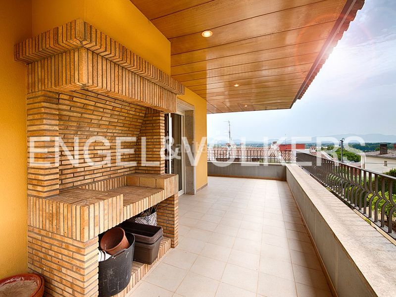 Foto 722228bc-535d-4783-ab51-112faecebc6a. Casa amb xemeneia calefacció aparcament a Parc Bosc-Castell Figueres
