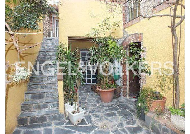 Foto 3c318a8d-1ff5-4685-84f5-1f08414f96a1. Casa adosada casa rústica de piedra con patio y garaje , alt empordà en Vilajuïga