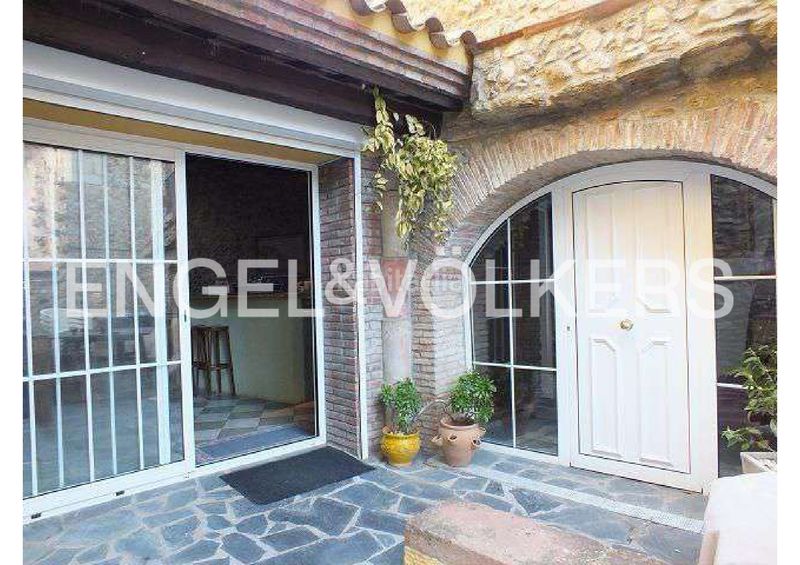 Foto a94b8121-03f3-479c-93e9-37f5ad1da8b9. Casa adosada casa rústica de piedra con patio y garaje , alt empordà en Vilajuïga