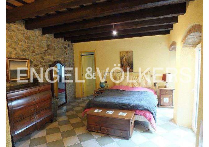 Foto c6646e0f-f18f-4e79-a06a-a61e75b3b73f. Casa adosada casa rústica de piedra con patio y garaje , alt empordà en Vilajuïga