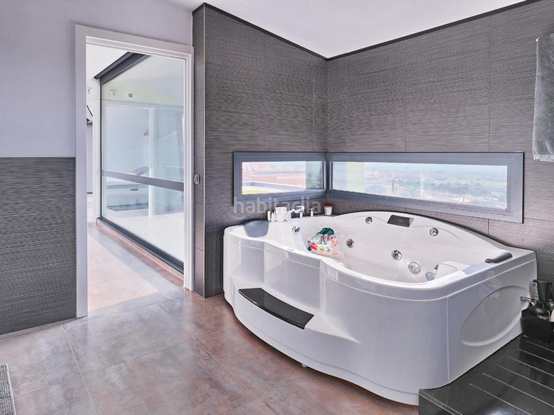 Foto 1ca71f50-c371-4b8b-93d8-96e8edf340a4. Haus mit heizung parking pool in Palau-saverdera