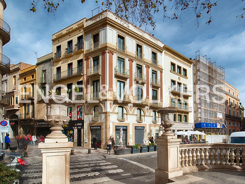 Foto 57a4977a-d66a-462e-a56a-4c582ba163b4. Edifici a la rambla 4 a Centre Figueres