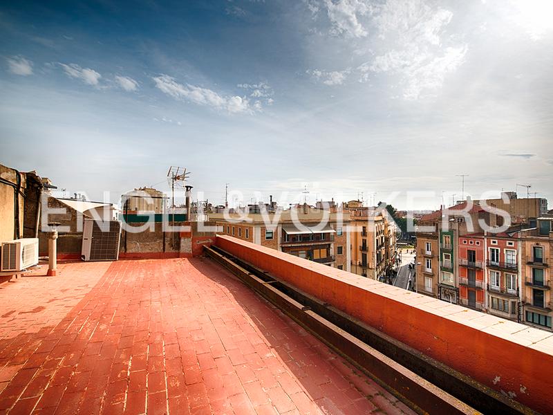 Foto a29e948a-44f7-4105-bc40-c45afa1cfe02. Edifici a la rambla 4 a Centre Figueres