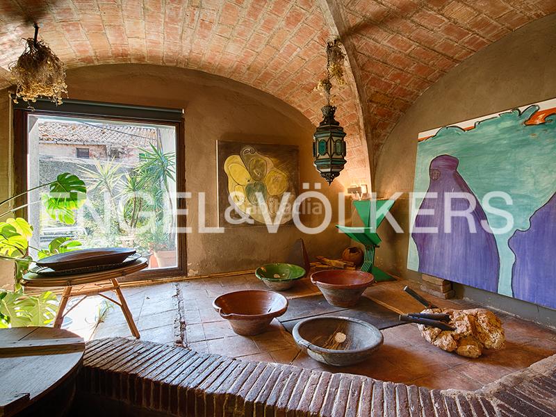 Foto 5aed354d-4093-4fa0-a17b-537a5037776e. Masia amb xemeneia calefacció piscina a Espolla