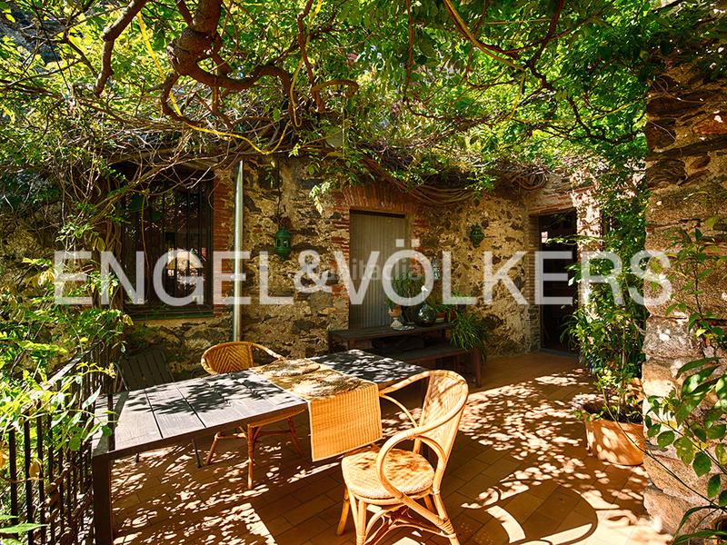 Foto 7ca1102a-311d-4769-8957-c9e22dba0230. Masia amb xemeneia calefacció piscina a Espolla