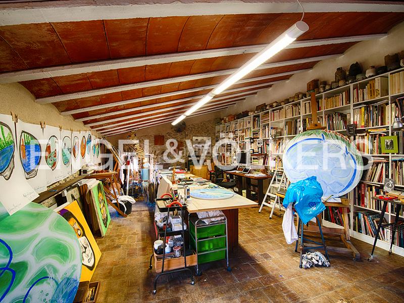 Foto ddaa1a14-d3c7-4e87-a101-6d1b44603a81. Masia amb xemeneia calefacció piscina a Espolla