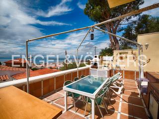 Xalet  Carrer lisip. Casa con piscina y vistas al mar