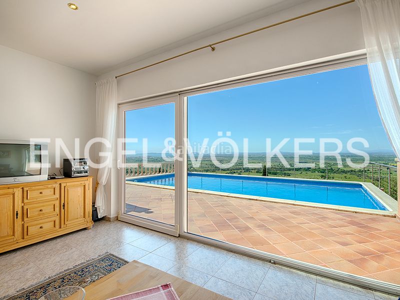 Foto 343d22ae-6640-44e3-bb4d-14cfae572716. Casa amb piscina a Palau-saverdera