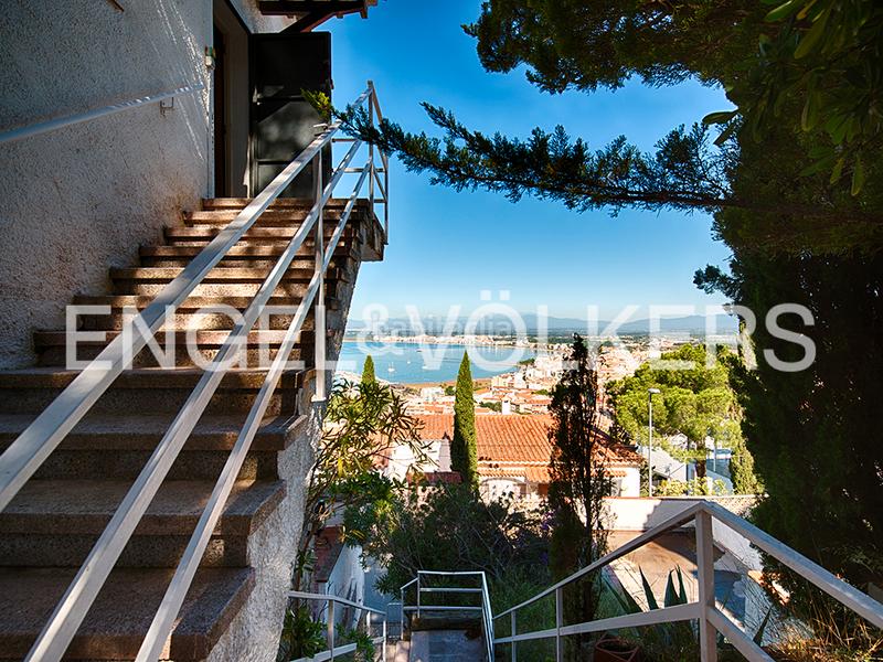 Foto cffb1f29-7aba-464a-a849-4ca17e06e2c9. Casa con piscina in Puig Rom-Canyelles-Almadrava Roses