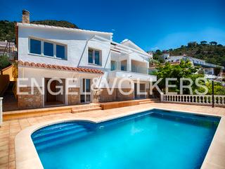 Haus  Carrer canàries. Bonita villa con vistas a la bahía.