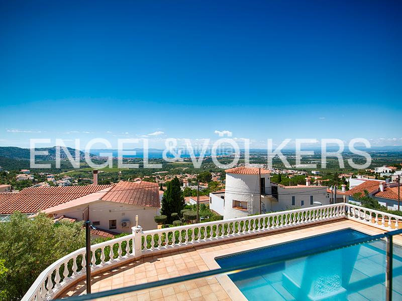 Foto 5be82803-3f84-4f49-9f4f-4aa1e0dedaaa. Casa amb calefacció piscina a Nord Roses