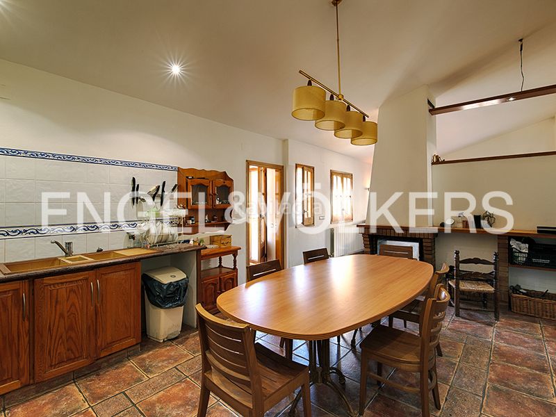 Foto 024577aa-7bcb-486e-b728-4292b5d147fb. Casa aparellada amb xemeneia calefacció a Vilabertran