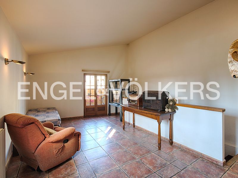 Foto a6f3e8fa-e332-48ff-b827-d49035d1f03f. Casa aparellada amb xemeneia calefacció a Vilabertran