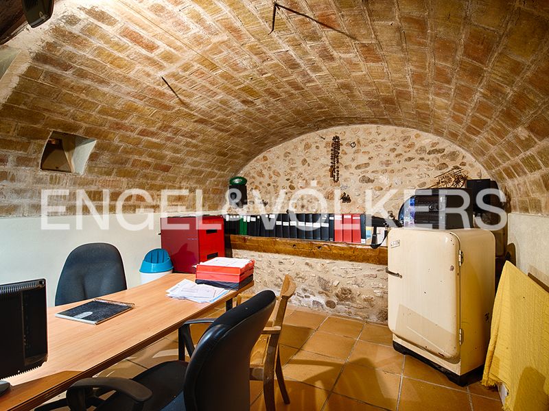 Foto ca6d9d55-5da1-4ef9-a5d2-da76c9a091e0. Casa aparellada amb xemeneia calefacció a Vilabertran