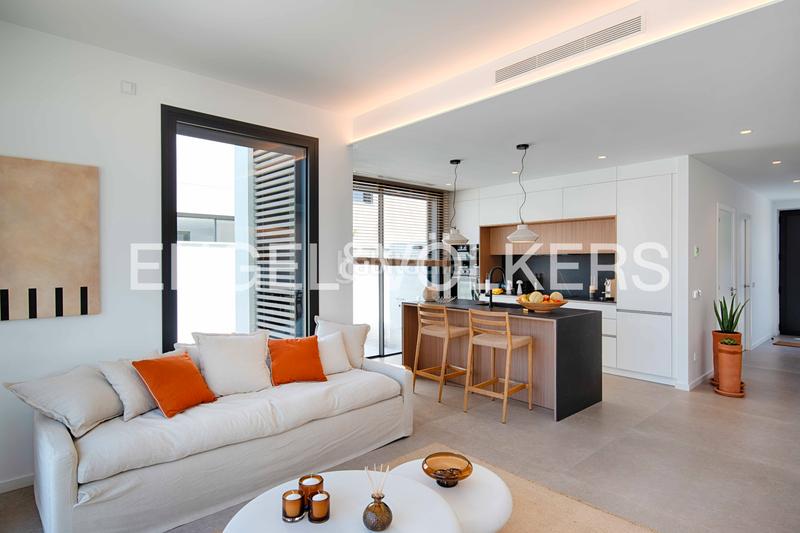 Foto 3554a762-735b-4922-a657-2feb6aa23818. Chalet moderna casa al canal ancho con 12,50 m de amarre en Empuriabrava