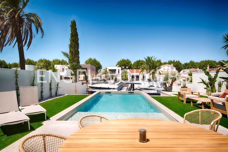 Foto 47787322-444f-495a-8ff1-7e7f5d88b586. Chalet moderna casa al canal ancho con 12,50 m de amarre en Empuriabrava