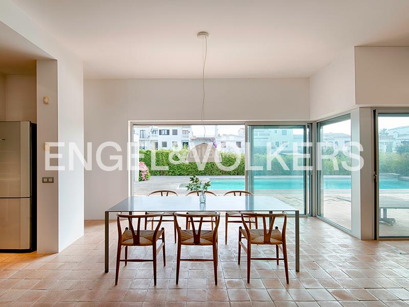 Foto 07d2957c-754e-4268-8198-0f6212ad3d2f. Chalet propiedad exclusiva en venta antes de los puentes en Empuriabrava