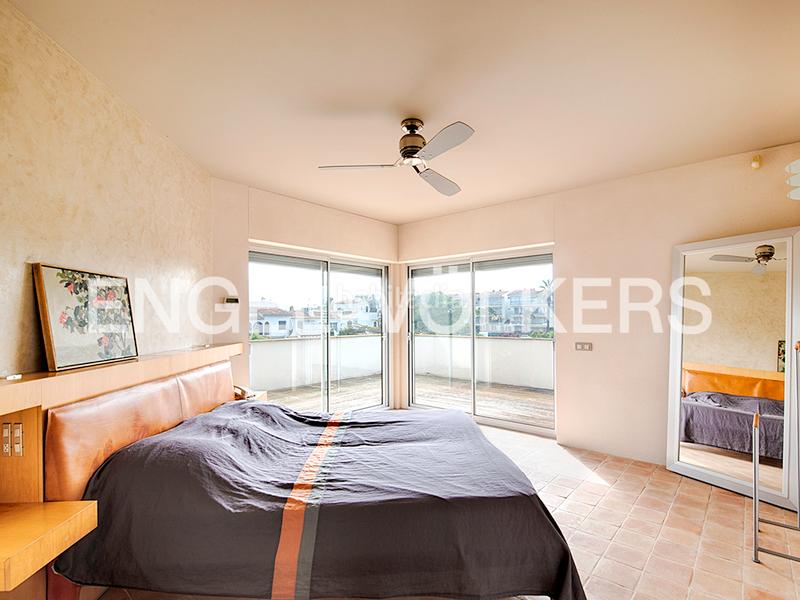 Foto 08244c43-b51a-44ac-b19f-d05ee79d1f25. Chalet propiedad exclusiva en venta antes de los puentes en Empuriabrava