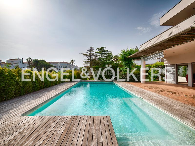 Foto 135a804e-5e1b-487f-ba8e-9925ac6f4779. Chalet propiedad exclusiva en venta antes de los puentes en Empuriabrava