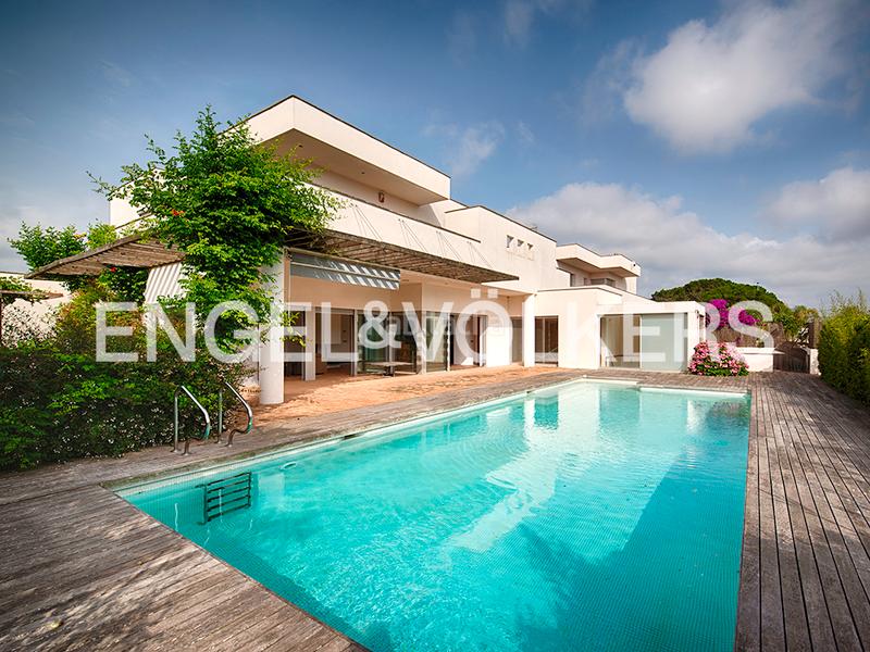 Foto c95cf607-1681-474b-ab15-3cdbbd37334a. Chalet propiedad exclusiva en venta antes de los puentes en Empuriabrava