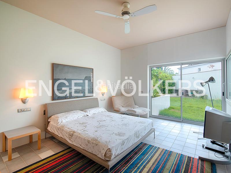 Foto f64f12f9-c36d-4068-9491-0cc35333b55e. Chalet propiedad exclusiva en venta antes de los puentes en Empuriabrava