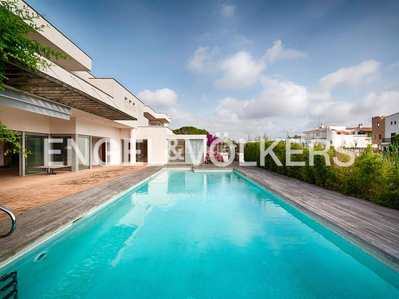 Foto ffb98d56-e553-4881-afd2-66e55811e232. Chalet propiedad exclusiva en venta antes de los puentes en Empuriabrava