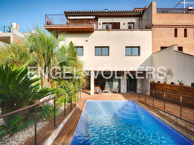 Foto 847e8d8c-625d-4739-947e-2fc3034a06ba. Casa adossada amb calefacció piscina a Vilafant