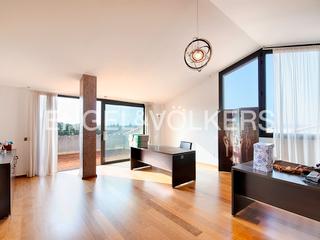 Casa adossada  Carrer montseny. Casa con ascensor